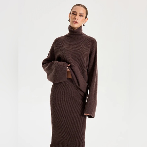 Commense Turtleneck Knit Top and Maxi Skirt Set - Picture 5 of 16